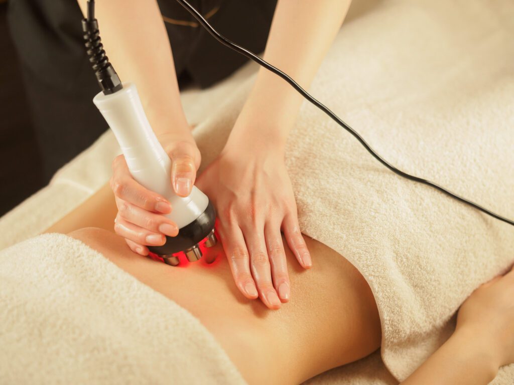 「渋谷でハイパナイフを使用した腹部の瘦身施術」 "Abdominal slimming treatment with HyperKnife in Shibuya."